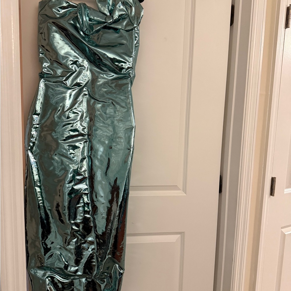 Asymmetric One-Shoulder Metallic Green Midi Dress - Picture 4 of 4